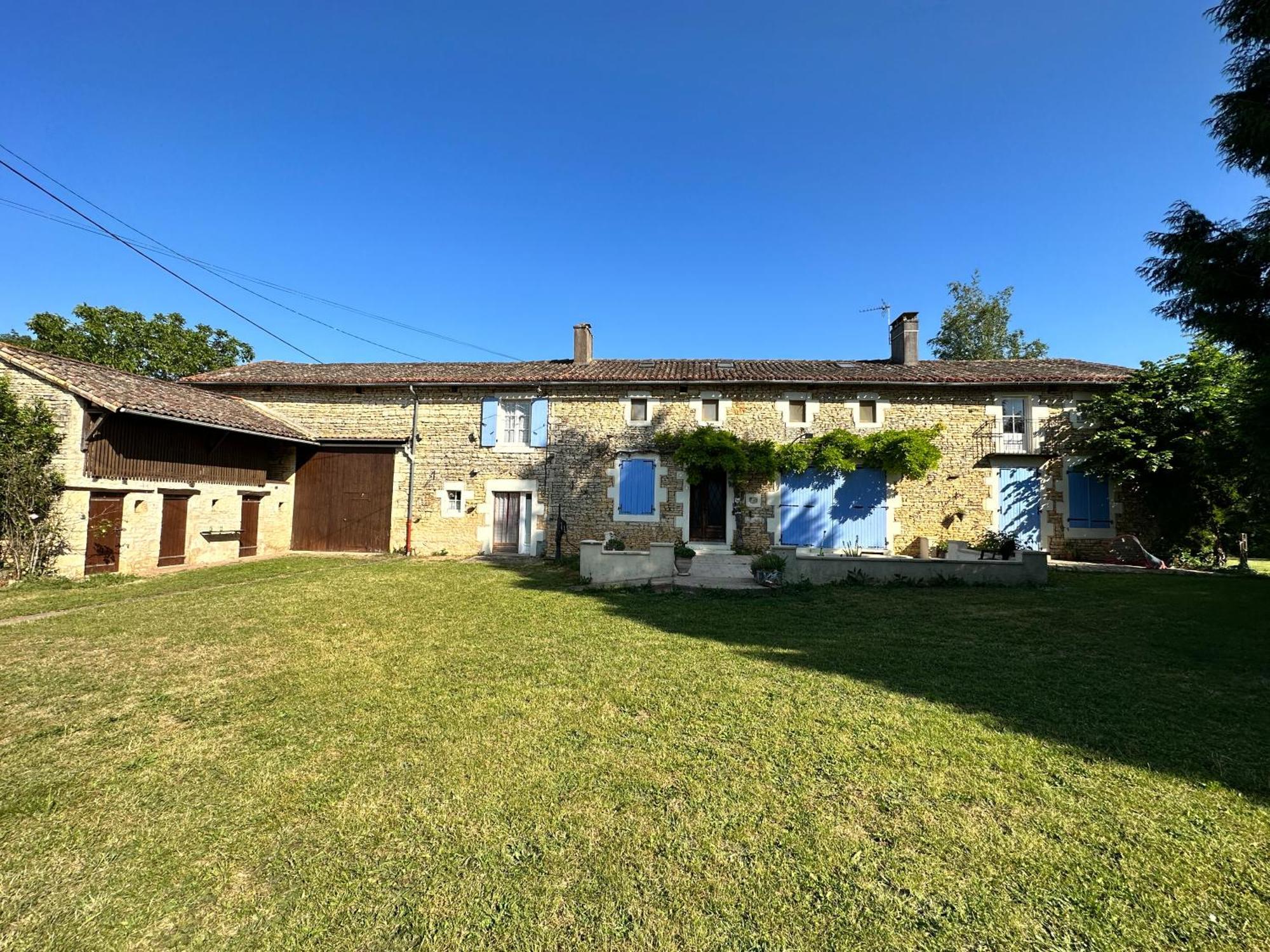 Grande Maison Familiale Bien Equipee Avec Billard Chaunay